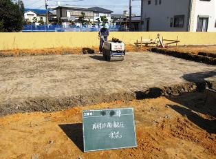 徳島県で家を建てるならサーロジック-基礎転圧