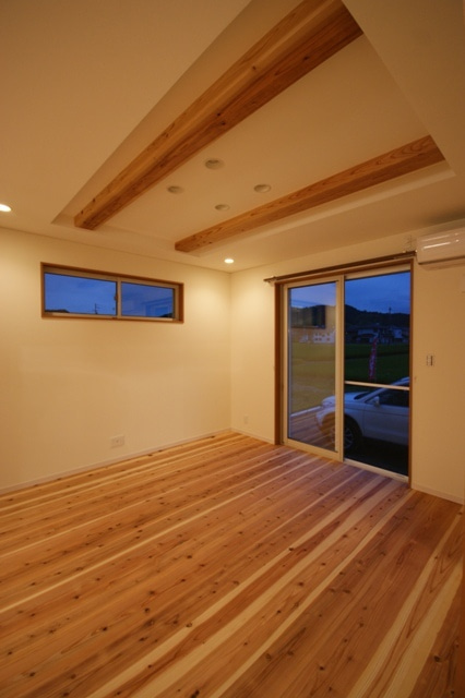 徳島県で家を建てるならサーロジック-杉板リビング