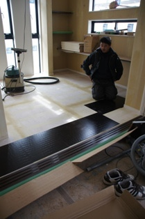 徳島県で家を建てるならサーロジック-内装床工事