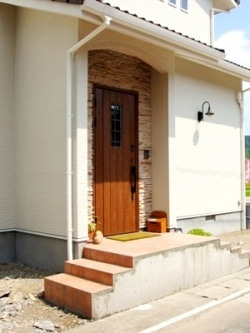 徳島県で家を建てるならサーロジック-玄関ポーチタイル