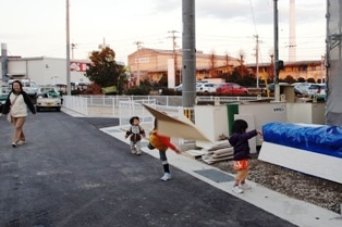 徳島県で家を建てるならサーロジック-段ボール飛行機