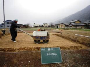 徳島県で家を建てるならサーロジック-基礎転圧