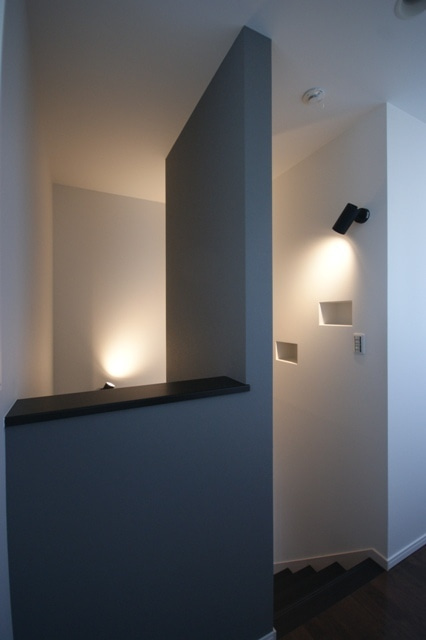 徳島県で家を建てるならサーロジック-モダン階段ホール