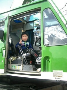 徳島県で家を建てるならサーロジック-クレーン車