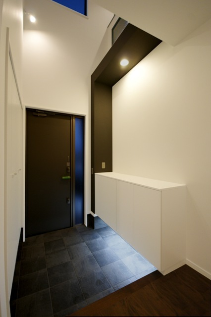 徳島県で家を建てるならサーロジック-吹き抜け玄関