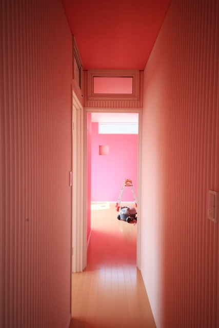 徳島県で家を建てるならサーロジック-ピンクストライプ壁