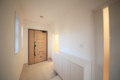 徳島県で家を建てるならサーロジック-玄関タイル