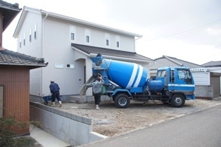 徳島県で家を建てるならサーロジック-ミキサー車