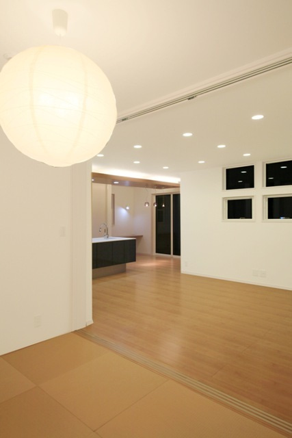 徳島県で家を建てるならサーロジック-和室からモダンリビング