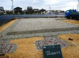 徳島県で家を建てるならサーロジック-基礎転圧2層目