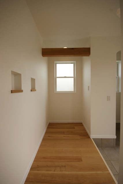 徳島県で家を建てるならサーロジック-梁見せ玄関