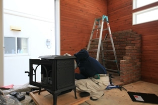 徳島県で家を建てるならサーロジック-薪ストーブ施工