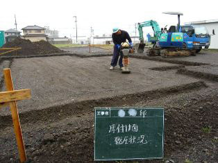 徳島県で家を建てるならサーロジック-基礎転圧