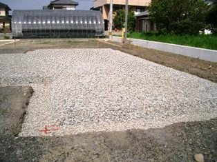 徳島県で家を建てるならサーロジック-砕石入れ