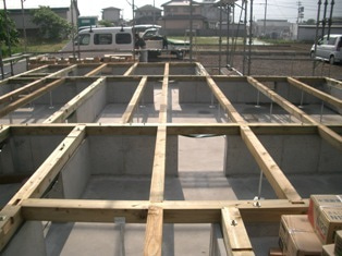 徳島県で家を建てるならサーロジック-土台敷き