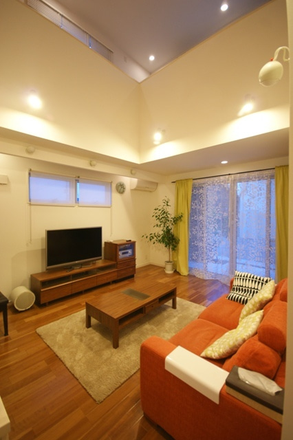 徳島県で家を建てるならサーロジック-北欧モダンおしゃれな吹き抜けリビング