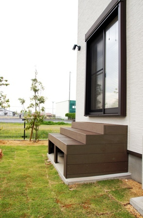 徳島県で家を建てるならサーロジック-ウッド階段