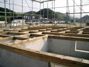 徳島県で家を建てるならサーロジック-土台敷き