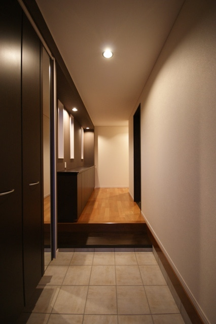 徳島県で家を建てるならサーロジック-モダン玄関