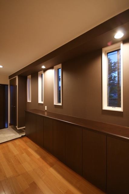 徳島県で家を建てるならサーロジック-モダン玄関ホール収納