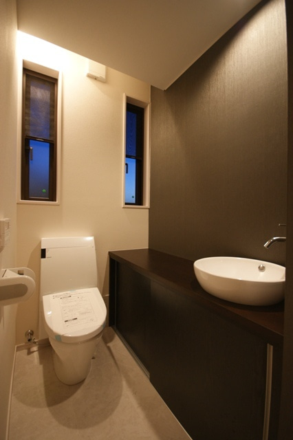 徳島県で家を建てるならサーロジック-モダンなトイレ　手洗い