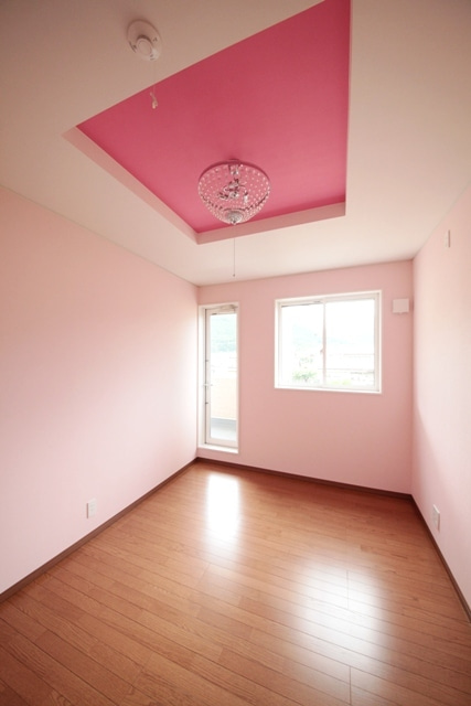 徳島県で家を建てるならサーロジック-ピンクのファミリールーム