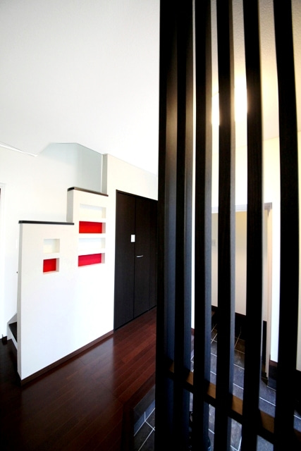 徳島県で家を建てるならサーロジック-飾り格子のある玄関