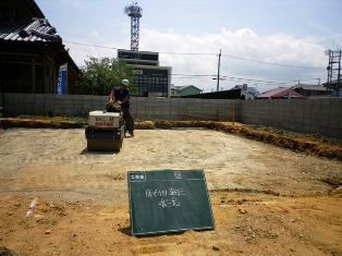 徳島県で家を建てるならサーロジック-基礎転圧