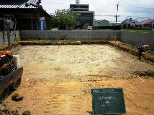 徳島県で家を建てるならサーロジック-基礎転圧