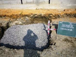 徳島県で家を建てるならサーロジック-砕石基礎 転圧状況