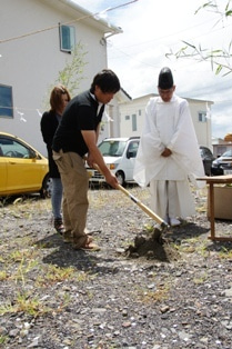 徳島県で家を建てるならサーロジック-鍬いれ