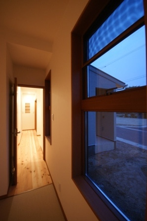 徳島県で家を建てるならサーロジック-和室から玄関へ