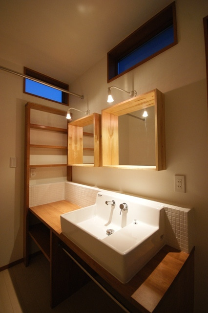 徳島県で家を建てるならサーロジック-鏡２つの洗面台