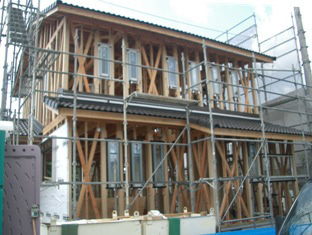 徳島県で家を建てるならサーロジック-サッシ枠取り付け