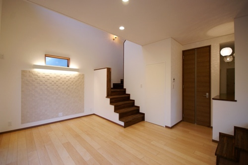 徳島県で家を建てるならサーロジック-リビング階段