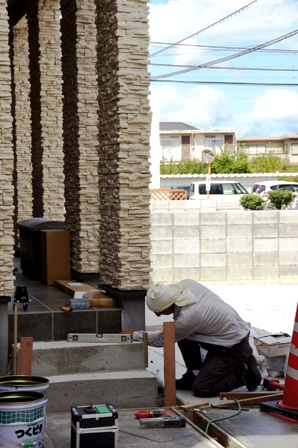 徳島県で家を建てるならサーロジック-外構タイル張り