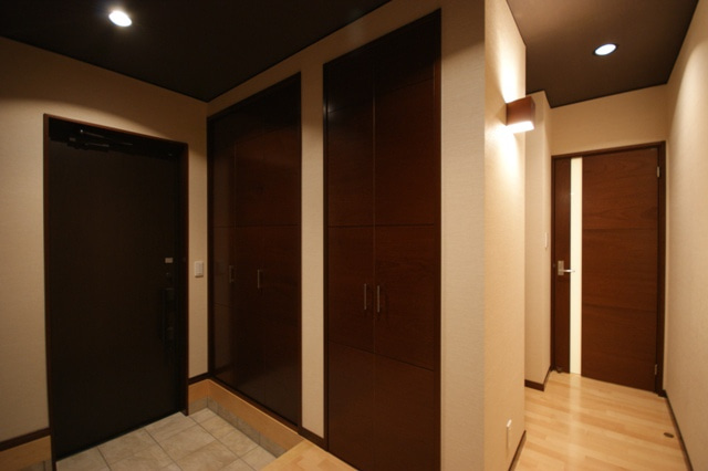 徳島県で家を建てるならサーロジック-たっぷり玄関収納