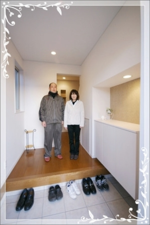 徳島県で家を建てるならサーロジック-お引渡し素敵な玄関で