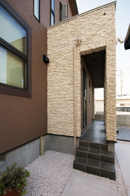 徳島県で家を建てるならサーロジック-外構 自転車置き場へ