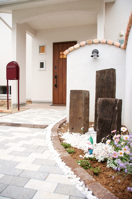 徳島県で家を建てるならサーロジック-かわいい外構　枕木