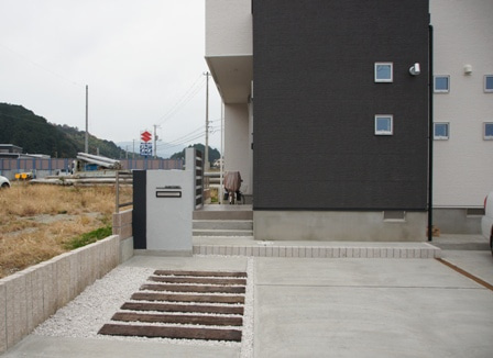 徳島県で家を建てるならサーロジック-ウッドフェンス