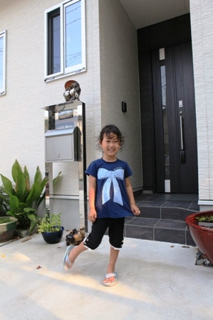 徳島県で家を建てるならサーロジック-お宅訪問　玄関にて