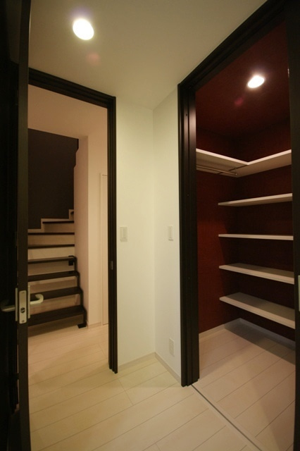 徳島県で家を建てるならサーロジック-リビングウォークインクローゼット