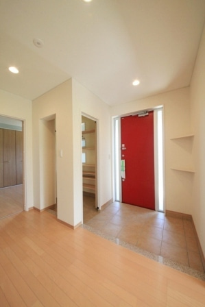 徳島県で家を建てるならサーロジック-二世帯住宅玄関