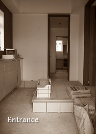 エントランス タイル工事中