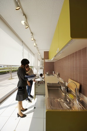 リクシルショールームへ