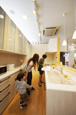 リクシルショールームへ